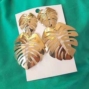 Earing leaf gold plated new